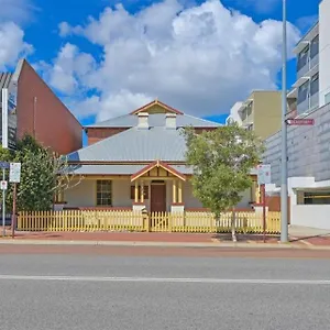 Hostel Emu Backpackers - Note - Valid Passport Required For Check In Perth